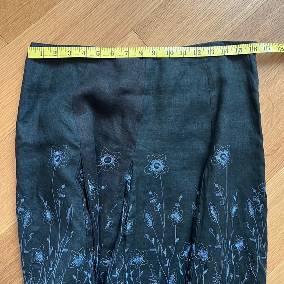 Anne Carson Black Linen Pleated Boho Midi Skirt with Floral Embroidery - Picture 7 of 8